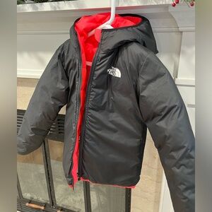 New WITHOUT tags , girls The NORTH FACE reversible jacket.